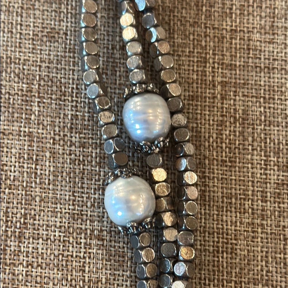 Elegant Silver and Pearl Beaded Bracelet - Picture 3 of 5